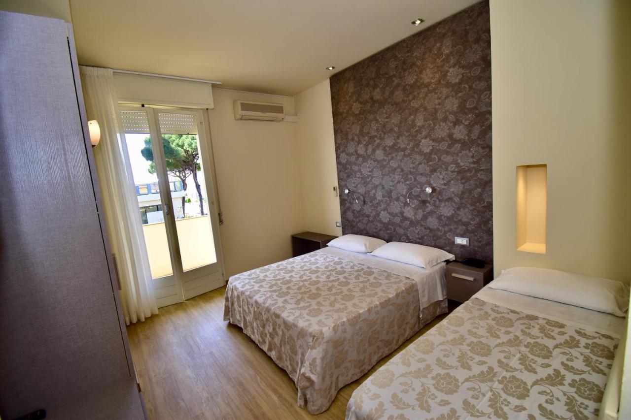 Hotel Astor B&B Lido di Classe Dış mekan fotoğraf