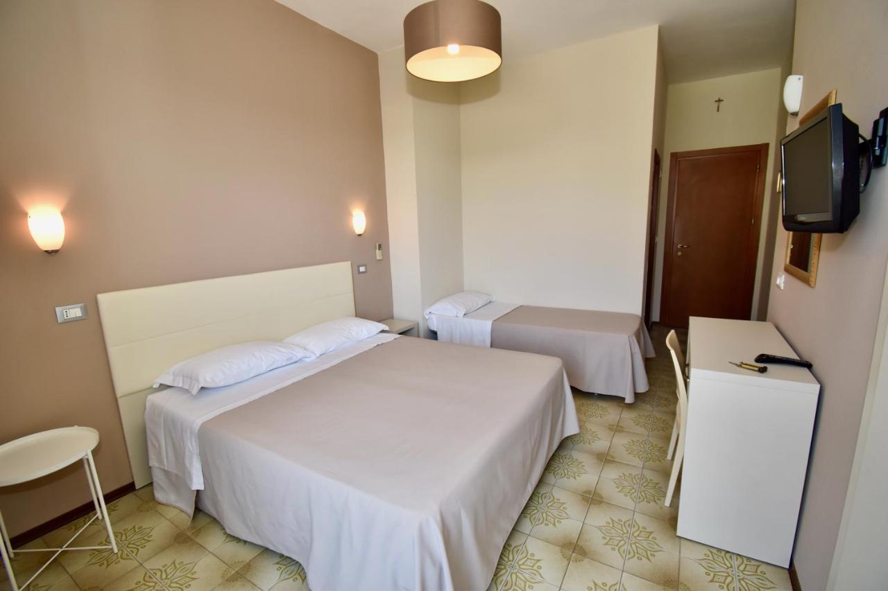 Hotel Astor B&B Lido di Classe Dış mekan fotoğraf