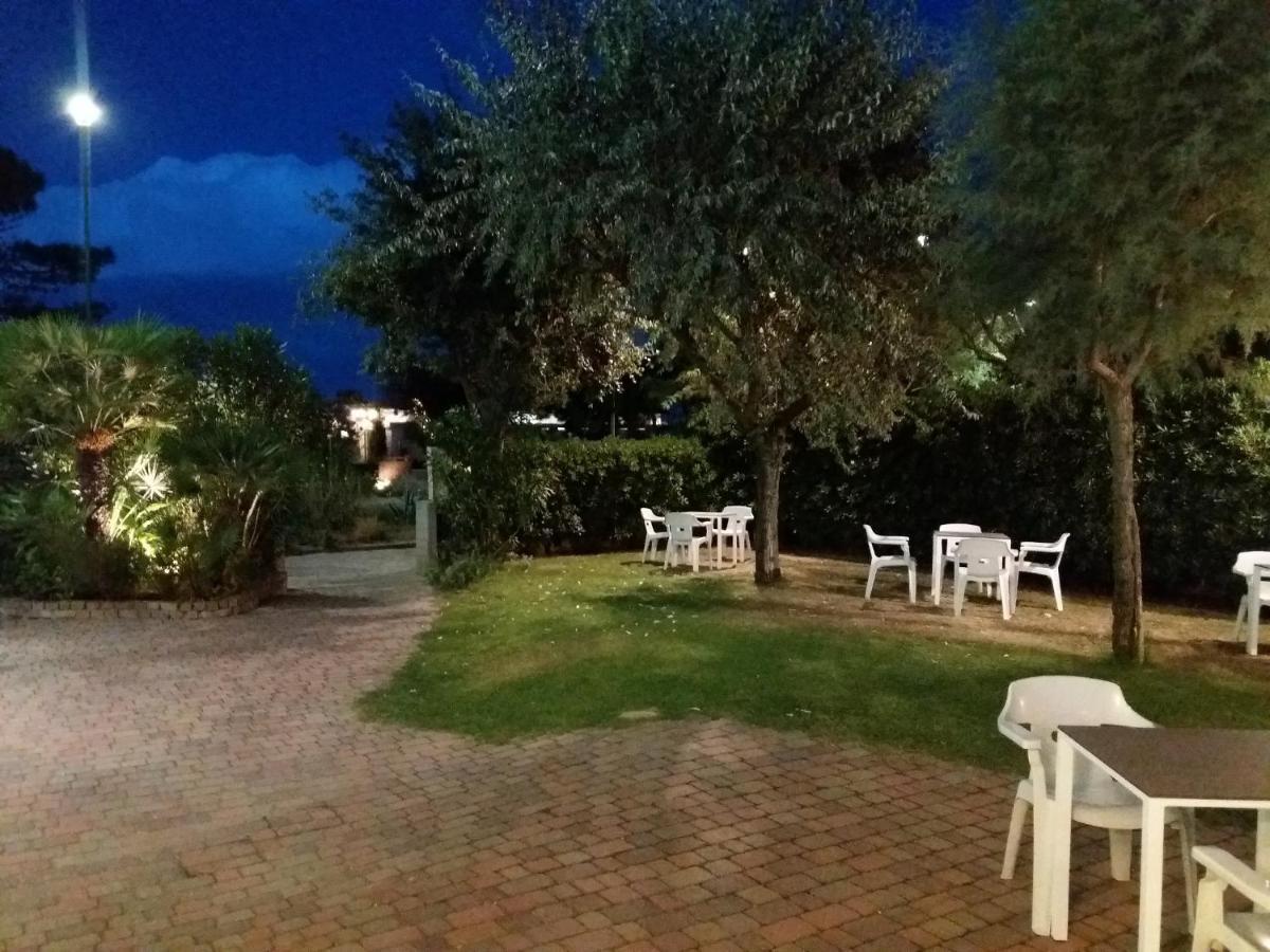 Hotel Astor B&B Lido di Classe Dış mekan fotoğraf