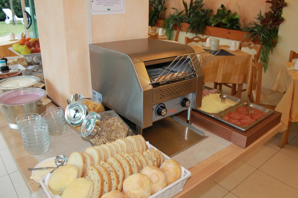 Hotel Astor B&B Lido di Classe Dış mekan fotoğraf