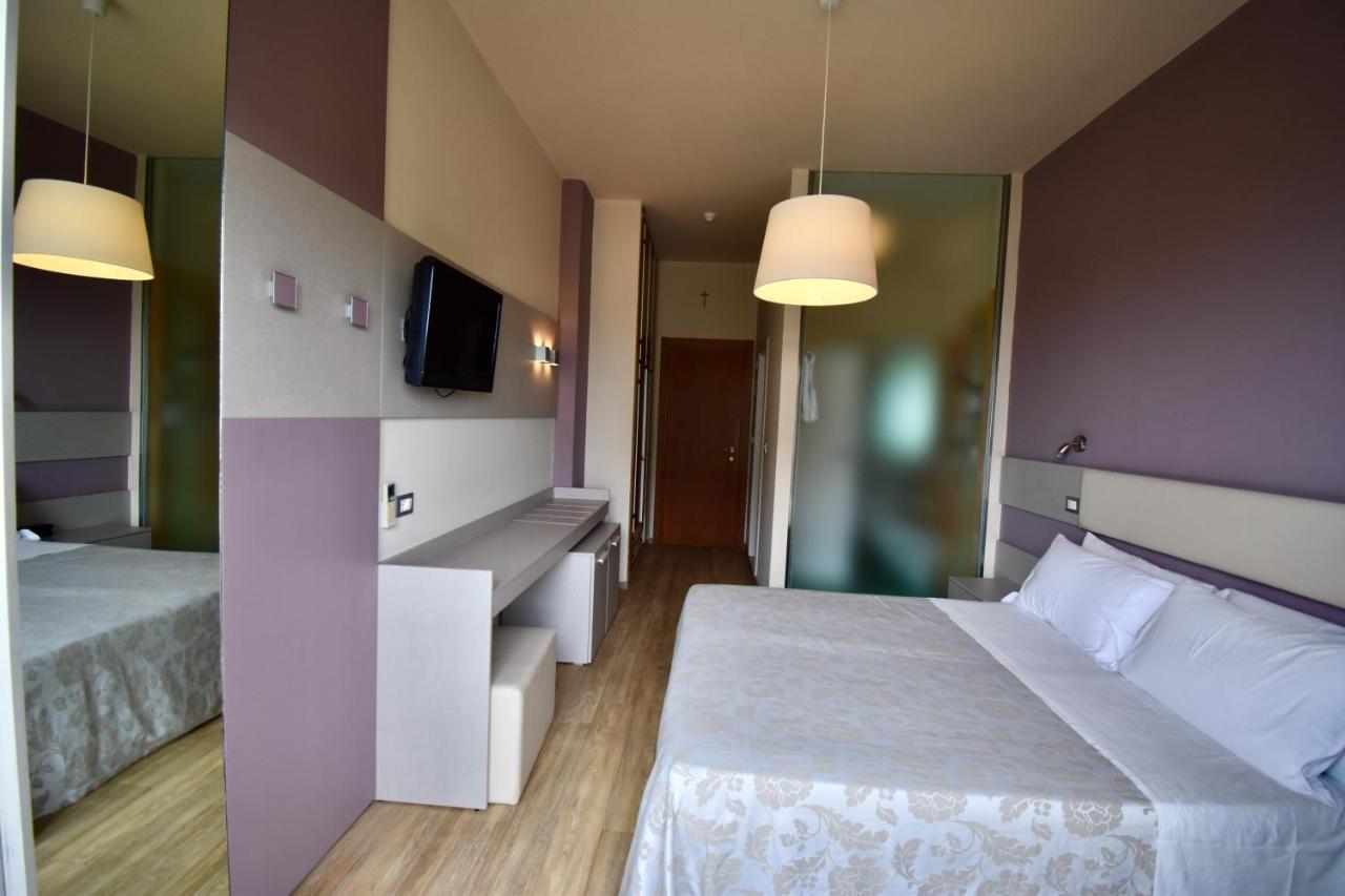 Hotel Astor B&B Lido di Classe Dış mekan fotoğraf