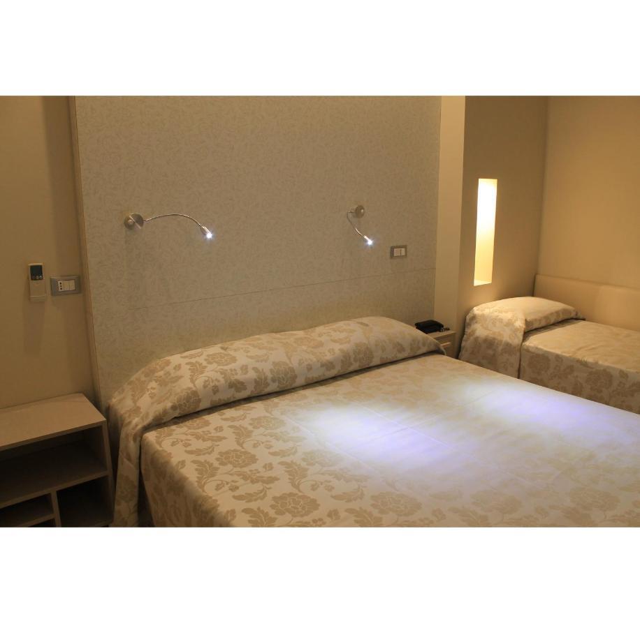 Hotel Astor B&B Lido di Classe Dış mekan fotoğraf