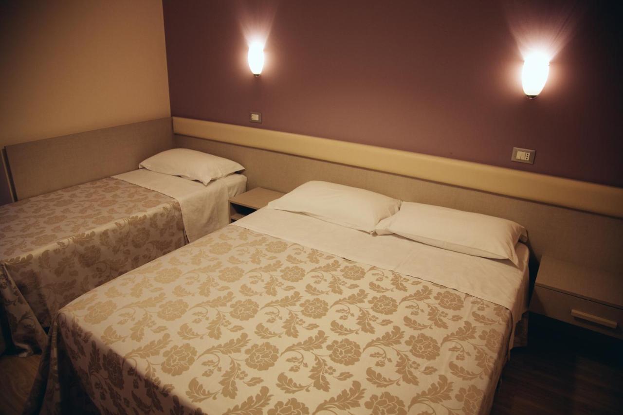 Hotel Astor B&B Lido di Classe Dış mekan fotoğraf
