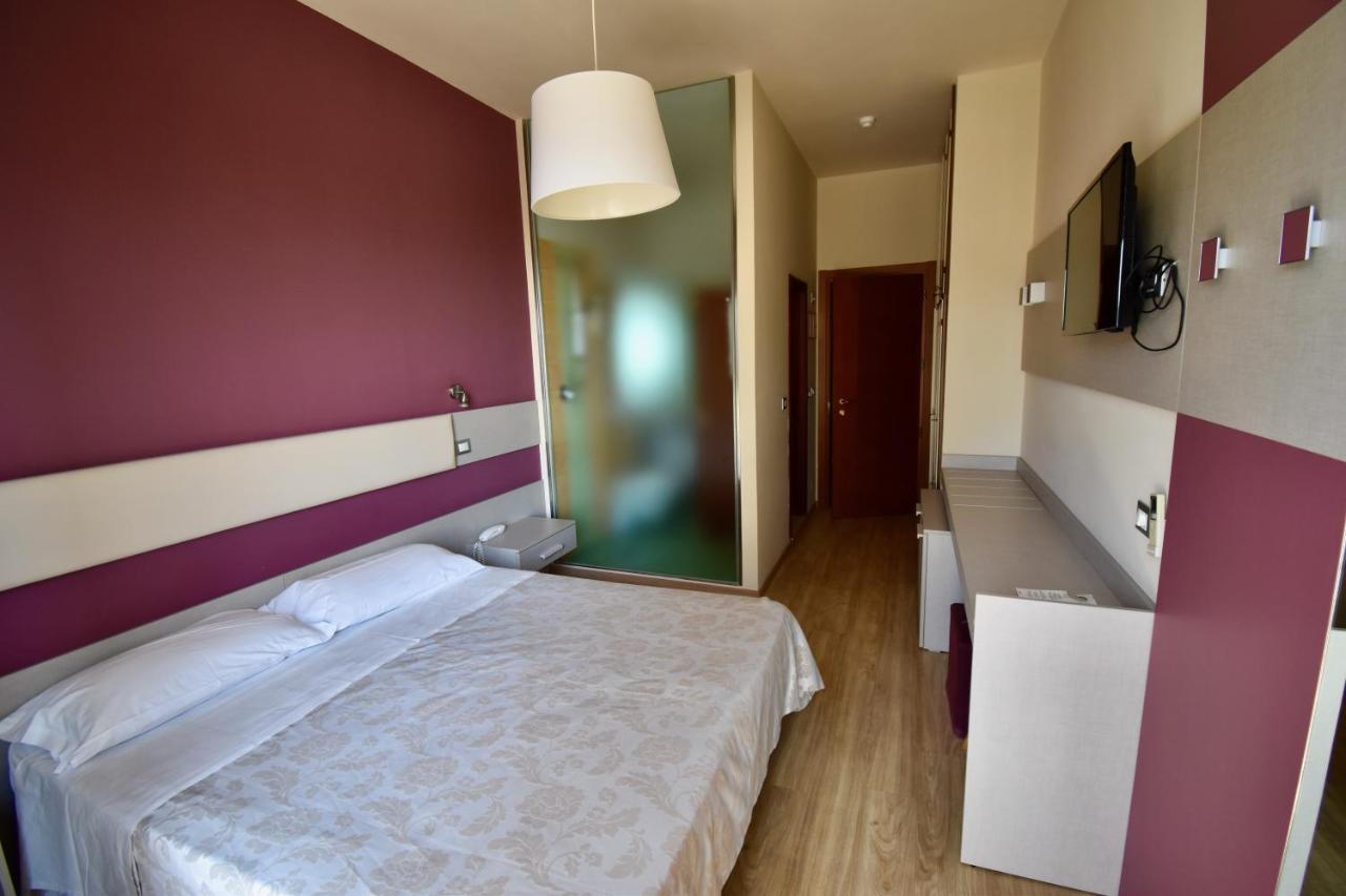 Hotel Astor B&B Lido di Classe Dış mekan fotoğraf