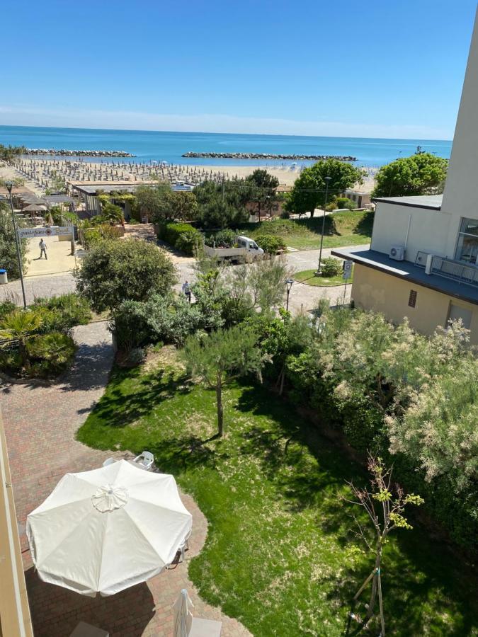 Hotel Astor B&B Lido di Classe Dış mekan fotoğraf