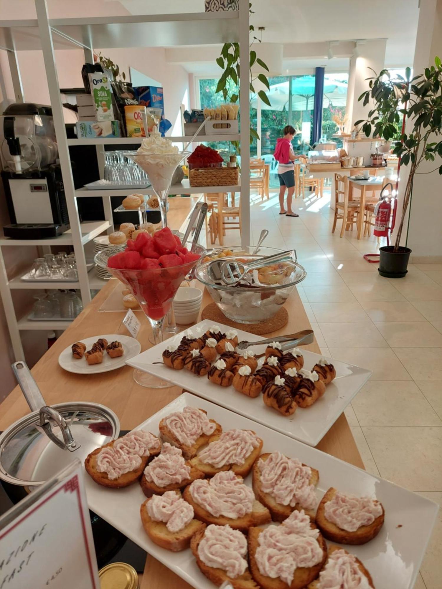 Hotel Astor B&B Lido di Classe Dış mekan fotoğraf