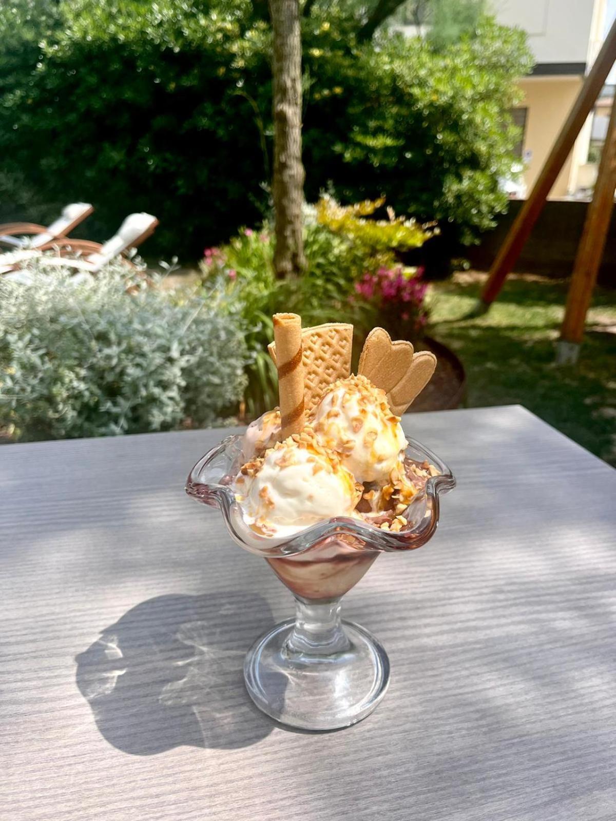 Hotel Astor B&B Lido di Classe Dış mekan fotoğraf