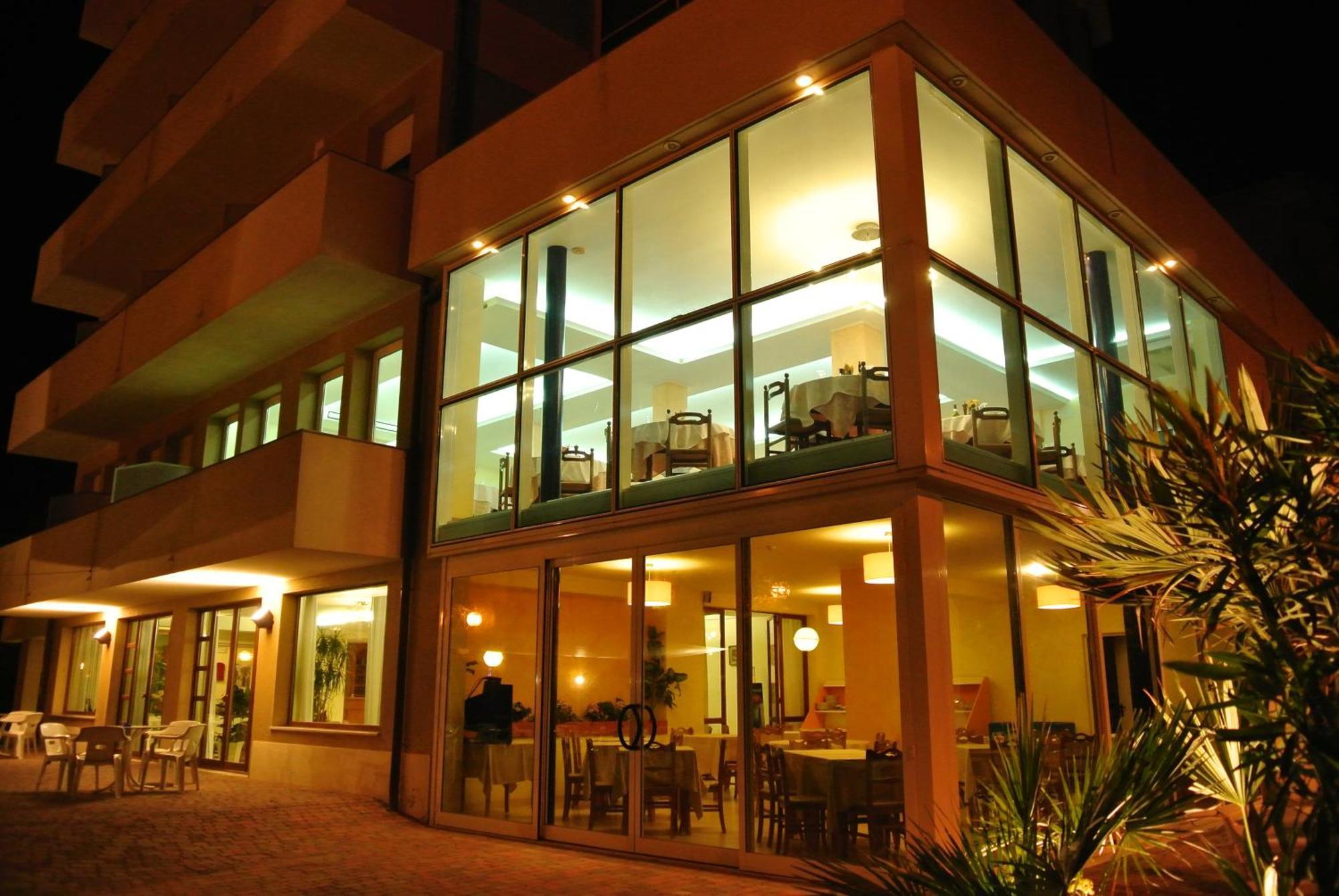 Hotel Astor B&B Lido di Classe Dış mekan fotoğraf