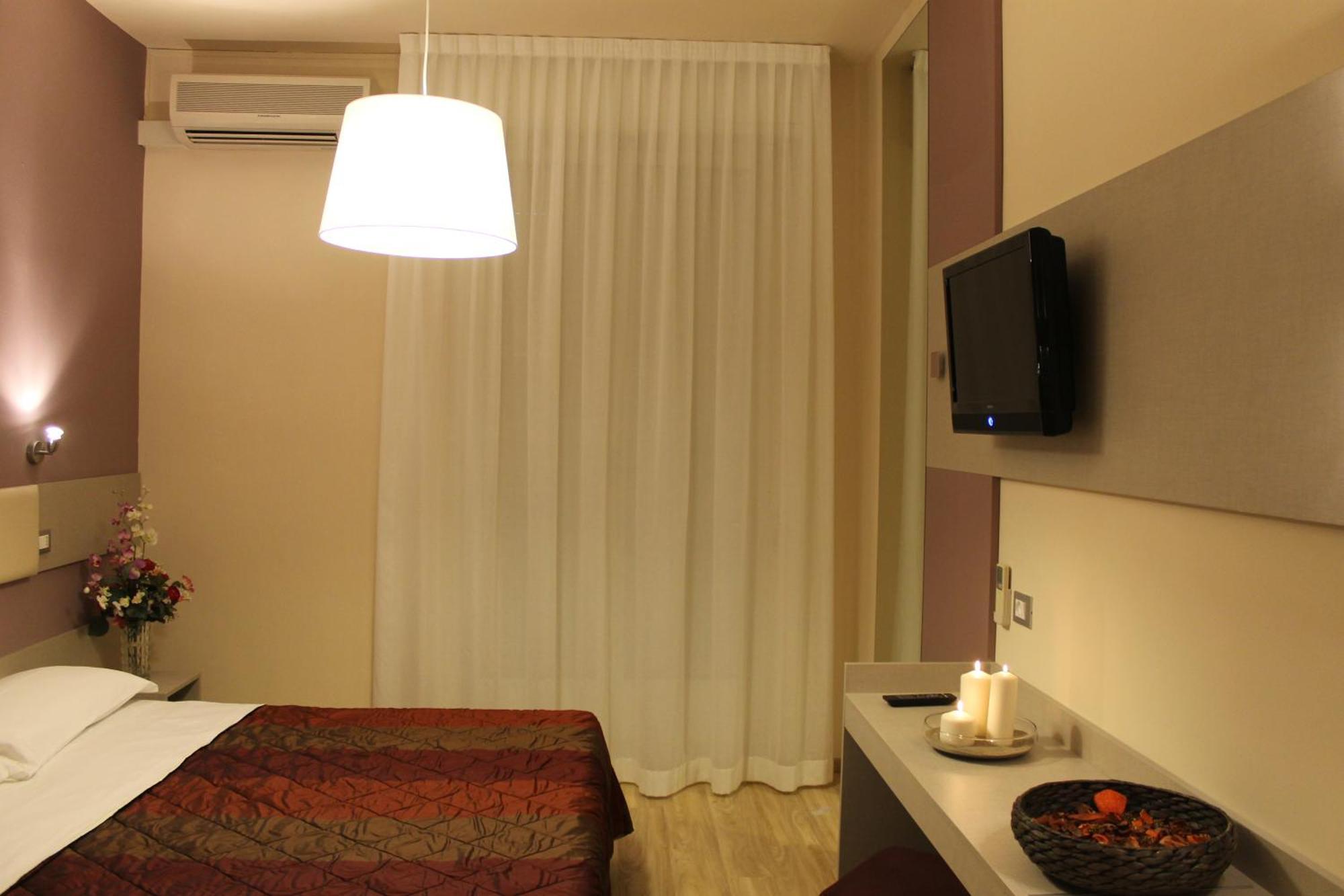 Hotel Astor B&B Lido di Classe Dış mekan fotoğraf