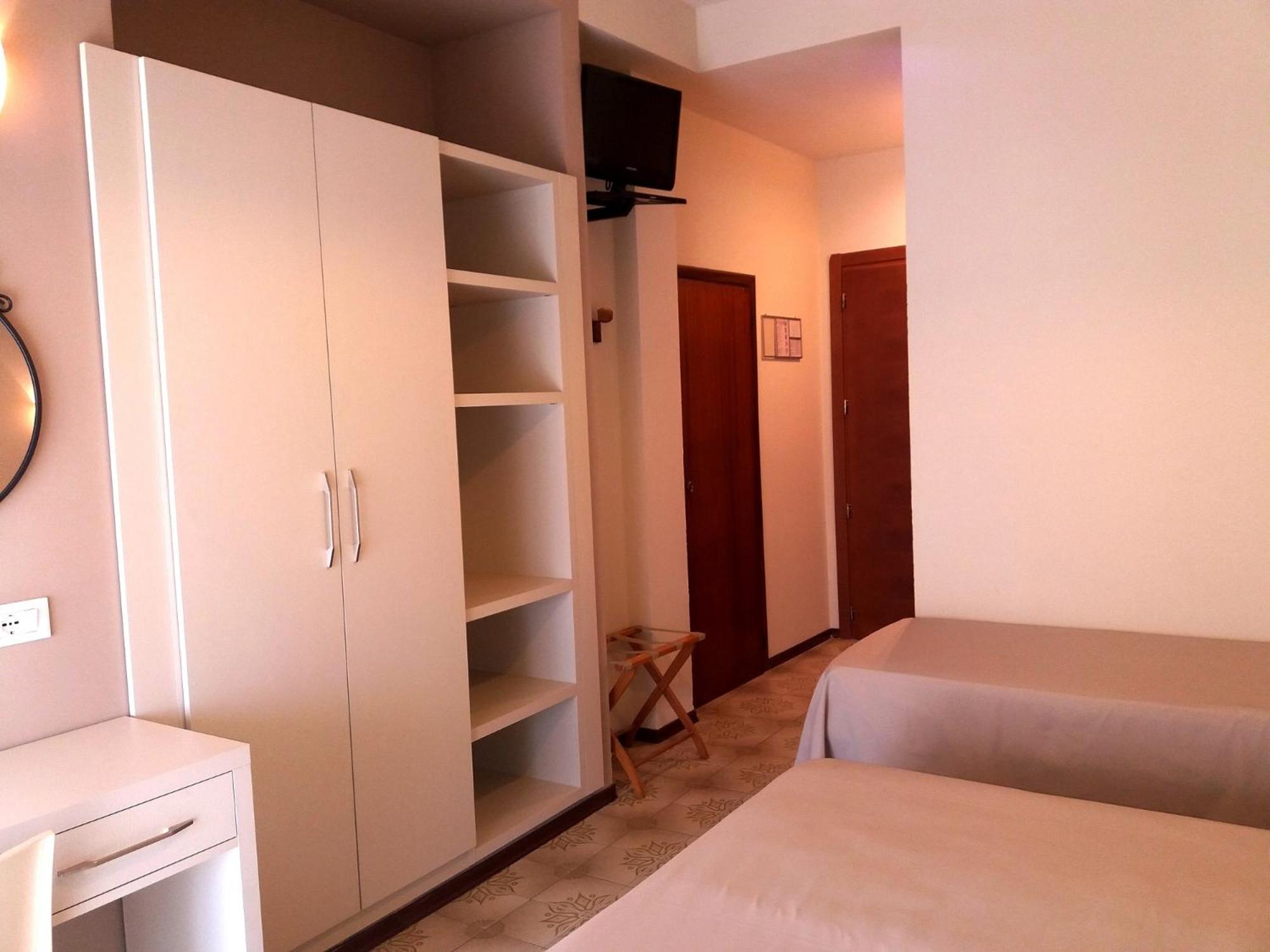 Hotel Astor B&B Lido di Classe Dış mekan fotoğraf