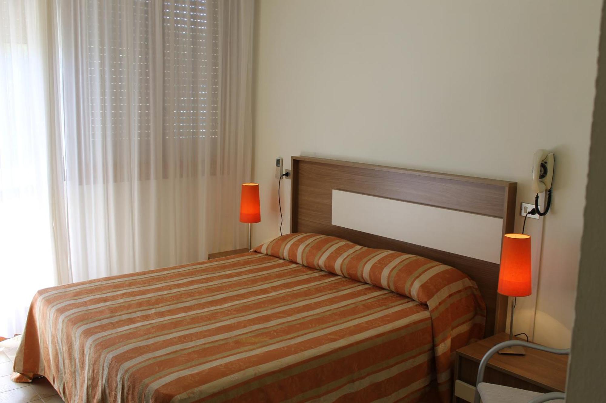 Hotel Astor B&B Lido di Classe Dış mekan fotoğraf
