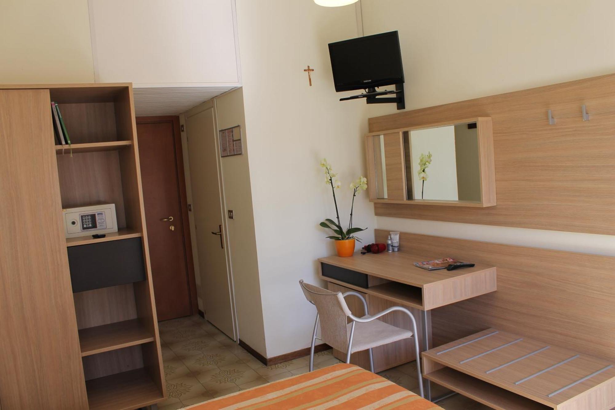Hotel Astor B&B Lido di Classe Dış mekan fotoğraf