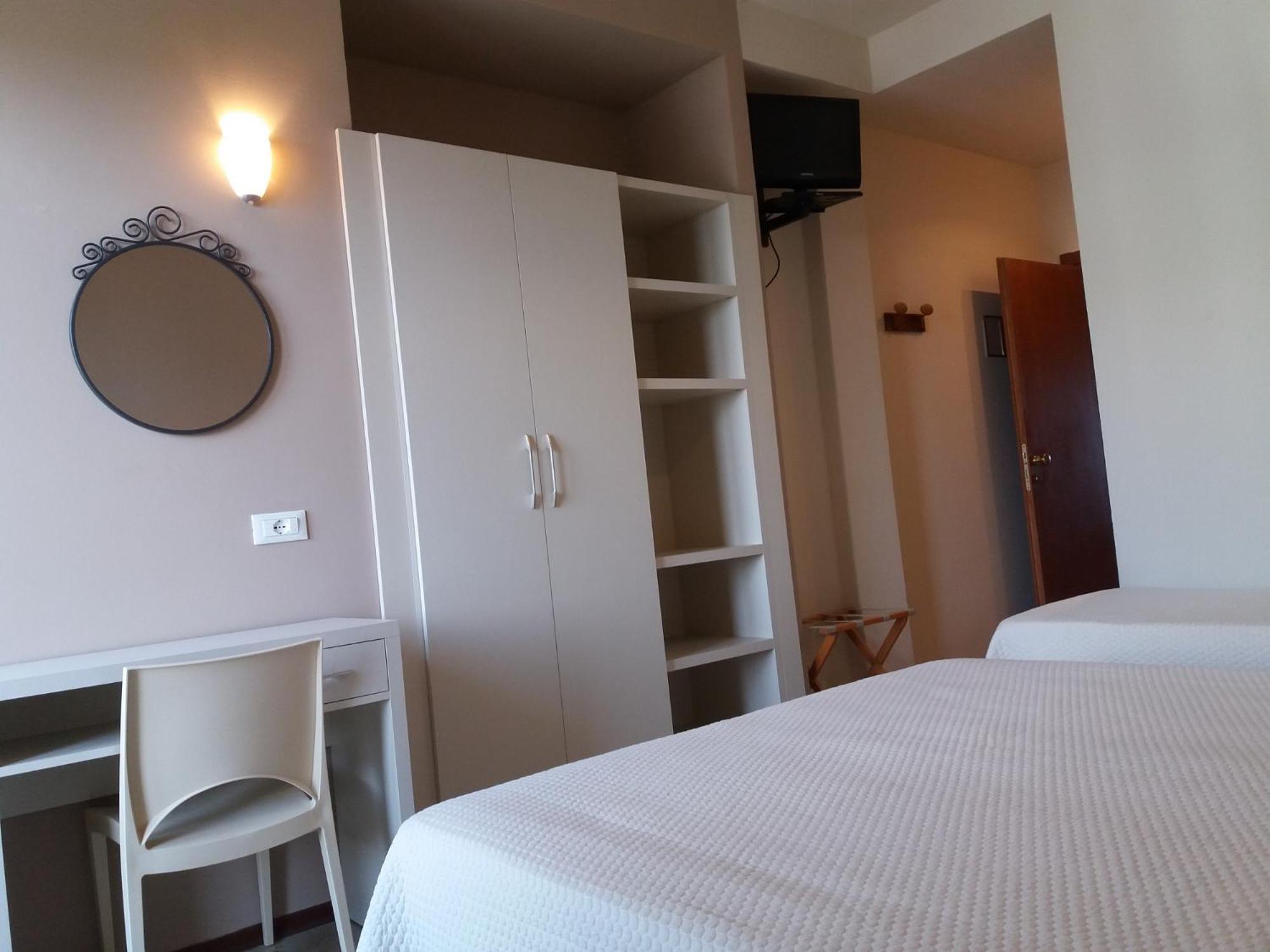 Hotel Astor B&B Lido di Classe Dış mekan fotoğraf