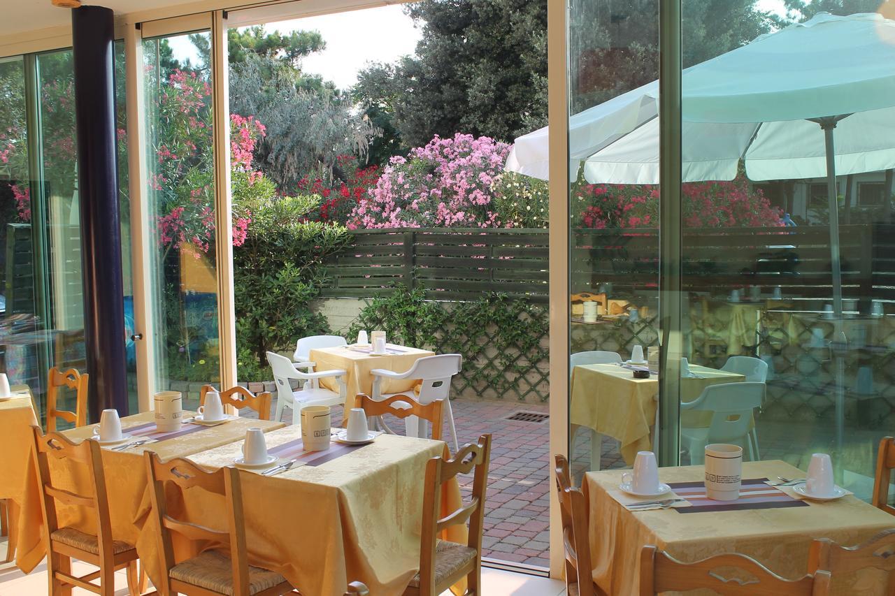 Hotel Astor B&B Lido di Classe Dış mekan fotoğraf