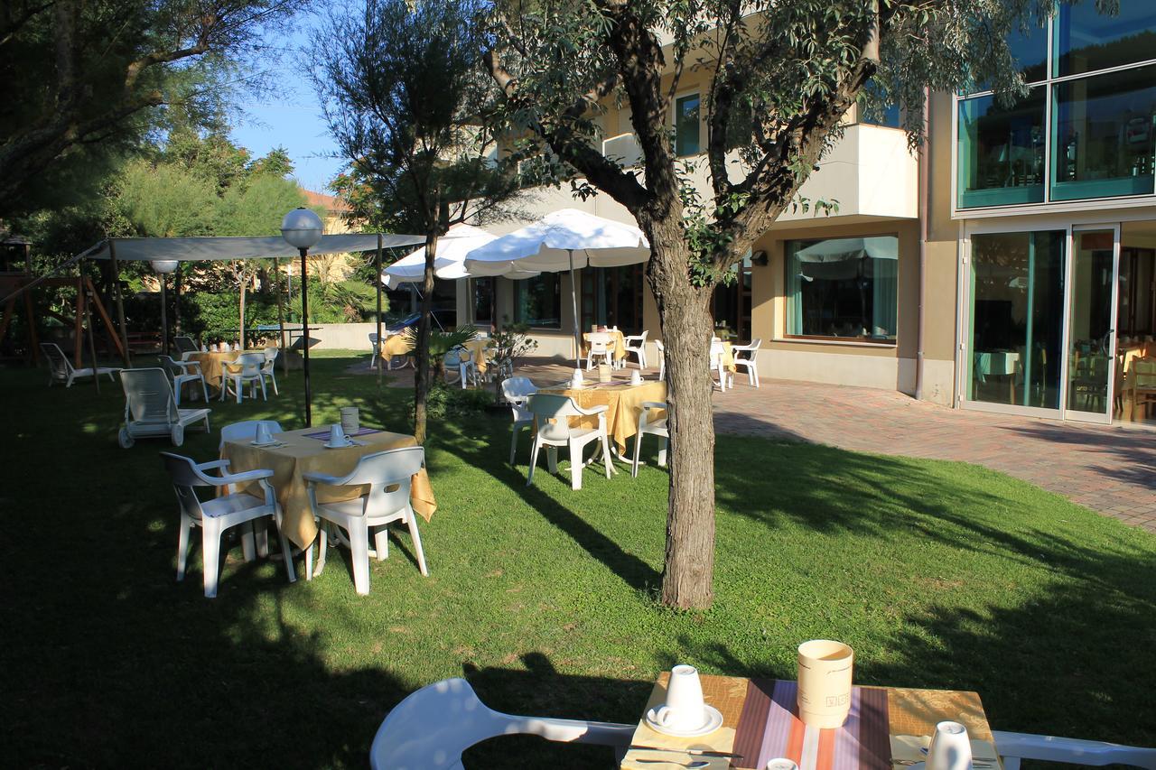 Hotel Astor B&B Lido di Classe Dış mekan fotoğraf