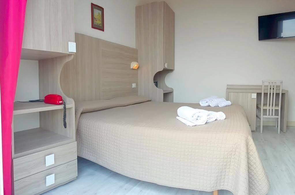 Hotel Astor B&B Lido di Classe Dış mekan fotoğraf