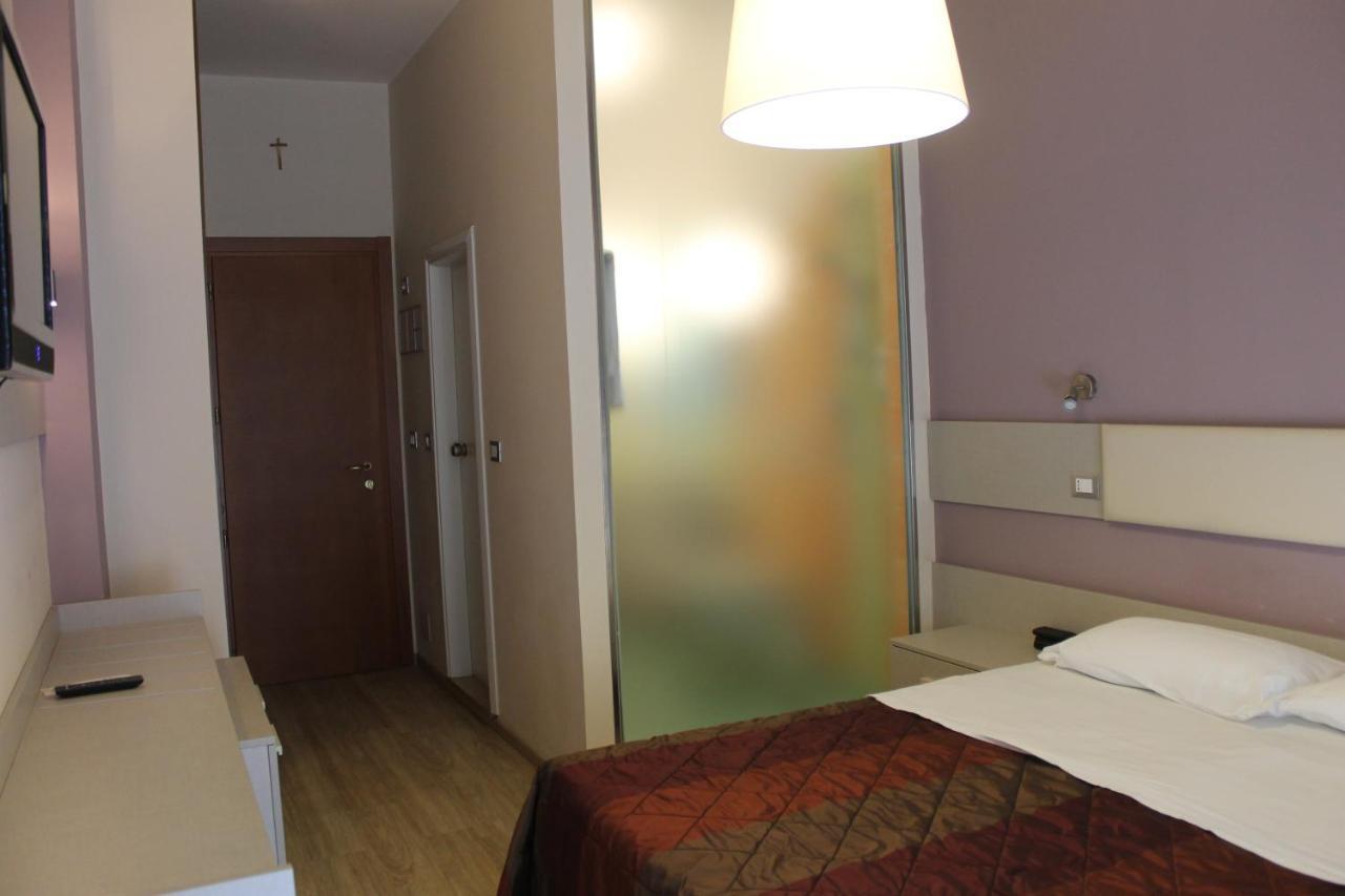Hotel Astor B&B Lido di Classe Dış mekan fotoğraf