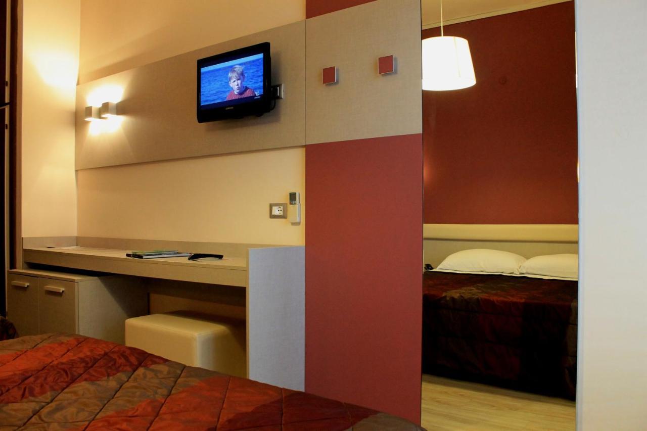 Hotel Astor B&B Lido di Classe Dış mekan fotoğraf